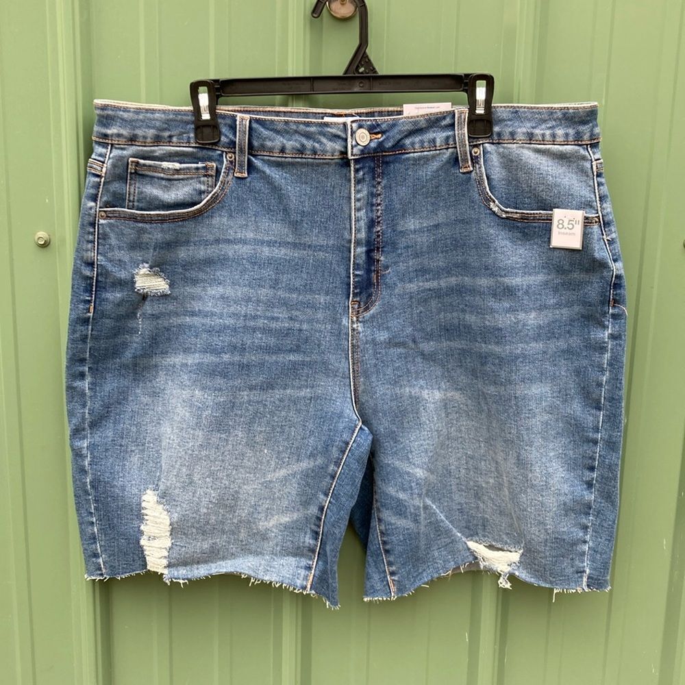 Women’s Denim Jean Bermuda Raw Hem Distressed Size 20